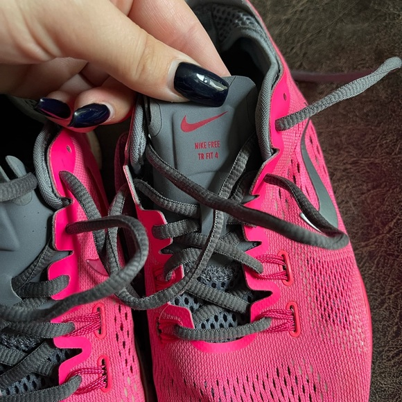 Nike trainers- bright pink & grey - Picture 4 of 8